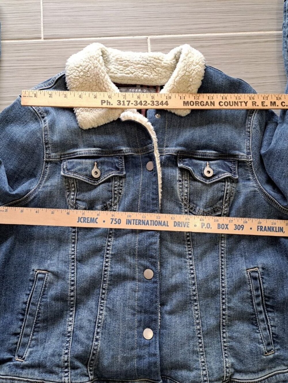 Torrid 2XL Denim Trucker Jacket With Faux Sherpa Collar Lined Winter Warm - Picture 9 of 11